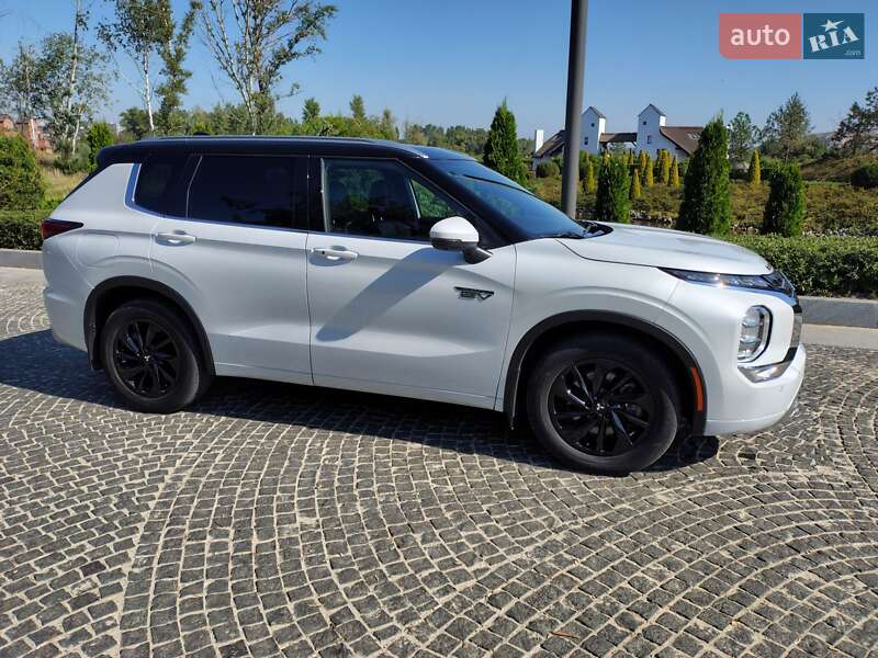 Позашляховик / Кросовер Mitsubishi Outlander 2022 в Дніпрі