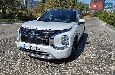 Внедорожник / Кроссовер Mitsubishi Outlander 2022 в 