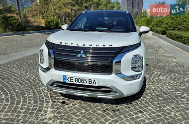 Внедорожник / Кроссовер Mitsubishi Outlander 2022 в 