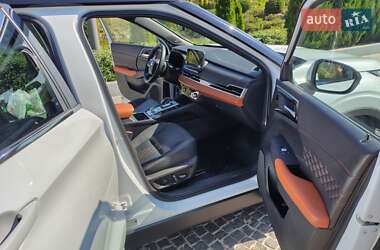 Внедорожник / Кроссовер Mitsubishi Outlander 2022 в 