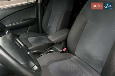 Позашляховик / Кросовер Mitsubishi Outlander 2004 в Рівному