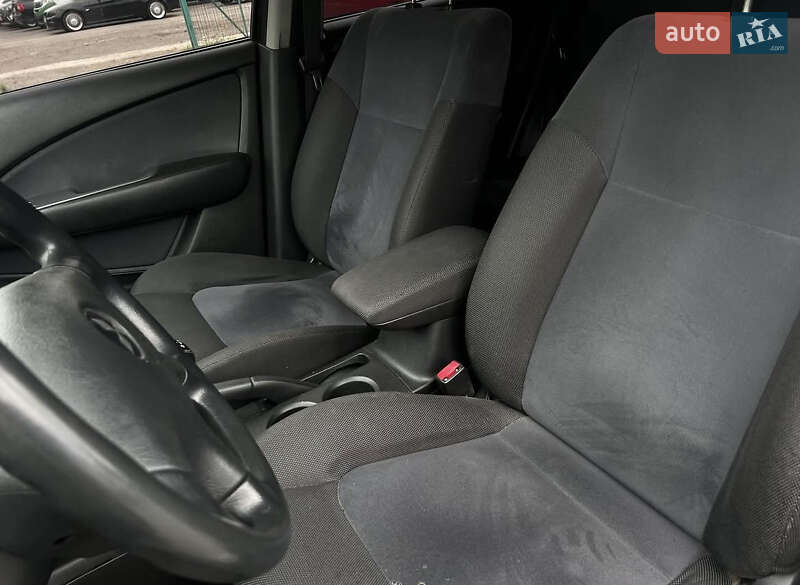 Позашляховик / Кросовер Mitsubishi Outlander 2004 в Рівному