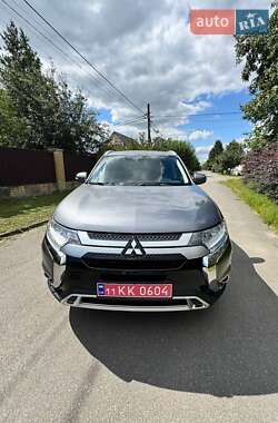 Позашляховик / Кросовер Mitsubishi Outlander 2020 в Києві