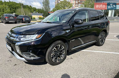 Внедорожник / Кроссовер Mitsubishi Outlander 2017 в 