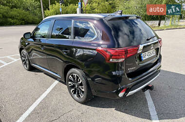 Внедорожник / Кроссовер Mitsubishi Outlander 2017 в 