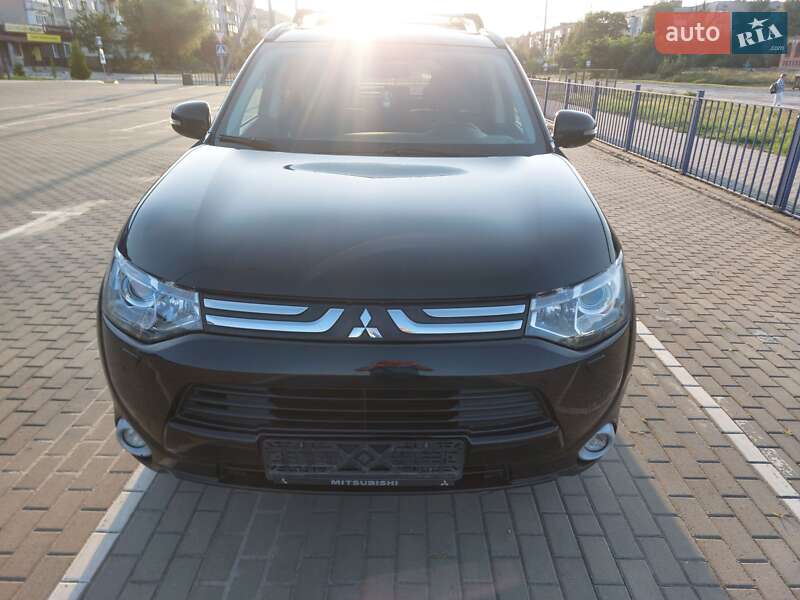 Позашляховик / Кросовер Mitsubishi Outlander 2012 в Нетішині