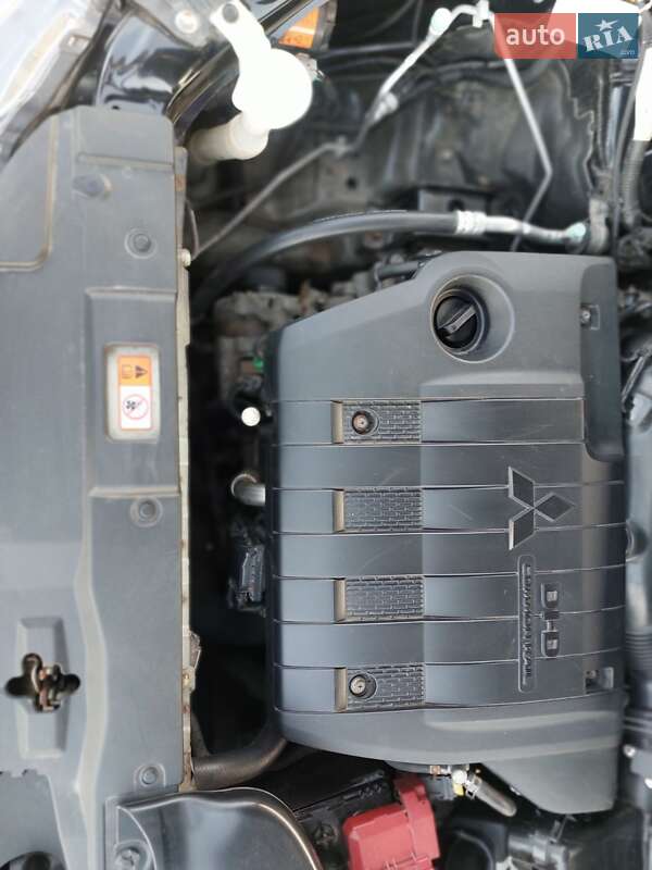 Позашляховик / Кросовер Mitsubishi Outlander 2012 в Нетішині