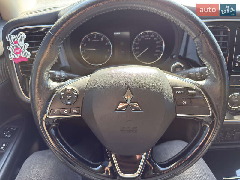 Внедорожник / Кроссовер Mitsubishi Outlander 2019 в Каменец-Подольском