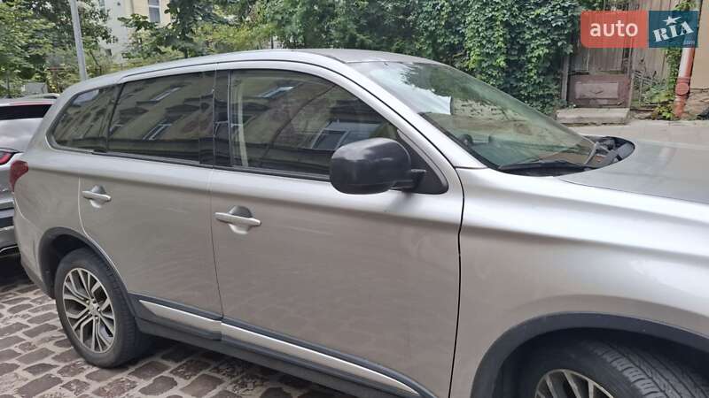 Внедорожник / Кроссовер Mitsubishi Outlander 2017 в Львове