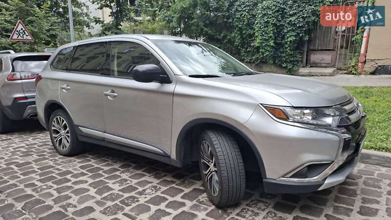 Внедорожник / Кроссовер Mitsubishi Outlander 2017 в Львове