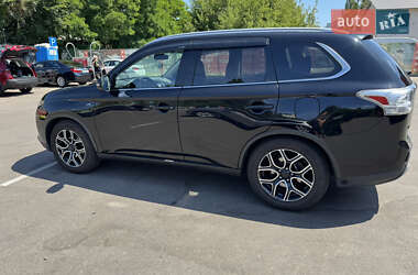 Внедорожник / Кроссовер Mitsubishi Outlander 2015 в 