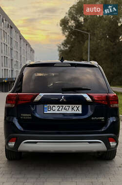 Внедорожник / Кроссовер Mitsubishi Outlander 2018 в 