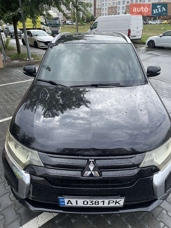 Внедорожник / Кроссовер Mitsubishi Outlander 2015 в Софиевской Борщаговке