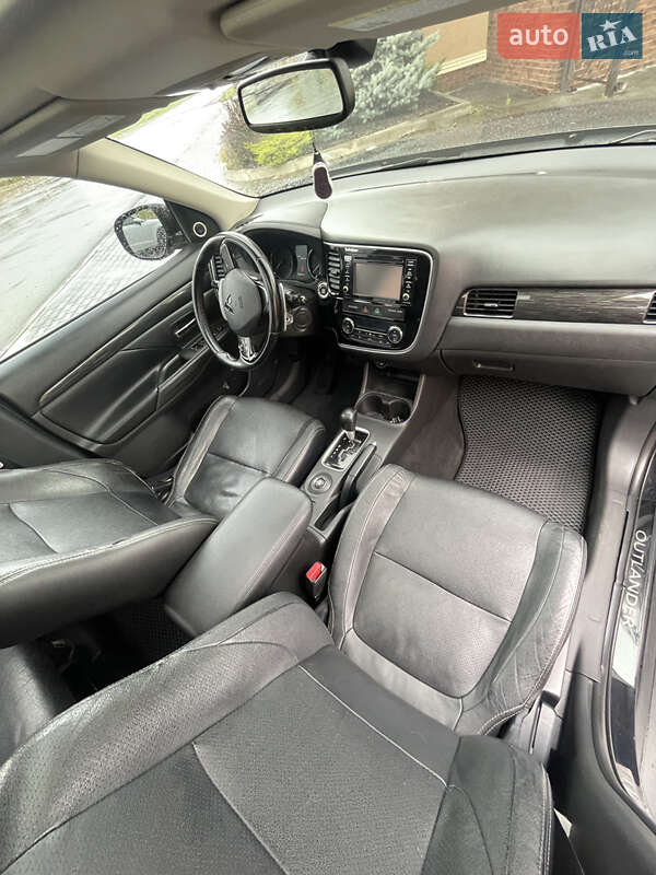 Внедорожник / Кроссовер Mitsubishi Outlander 2015 в Софиевской Борщаговке