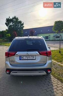 Позашляховик / Кросовер Mitsubishi Outlander 2018 в Львові