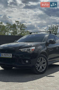 Внедорожник / Кроссовер Mitsubishi Outlander 2017 в Кропивницком