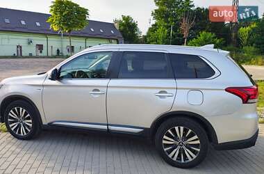 Позашляховик / Кросовер Mitsubishi Outlander 2018 в Львові