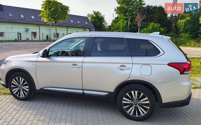 Позашляховик / Кросовер Mitsubishi Outlander 2018 в Львові
