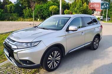 Позашляховик / Кросовер Mitsubishi Outlander 2018 в Львові