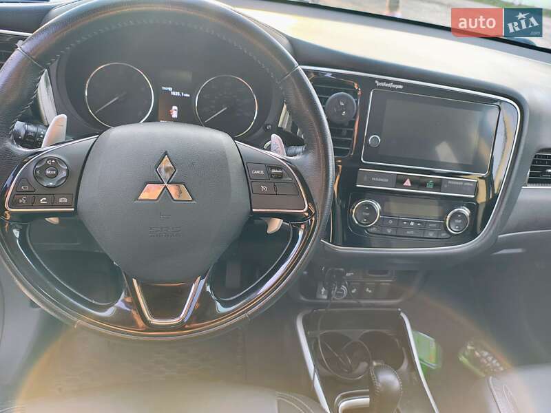 Позашляховик / Кросовер Mitsubishi Outlander 2018 в Львові