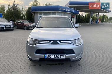 Внедорожник / Кроссовер Mitsubishi Outlander 2014 в 