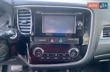 Внедорожник / Кроссовер Mitsubishi Outlander 2014 в 