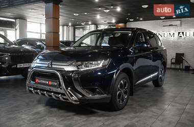 Внедорожник / Кроссовер Mitsubishi Outlander 2018 в Одессе