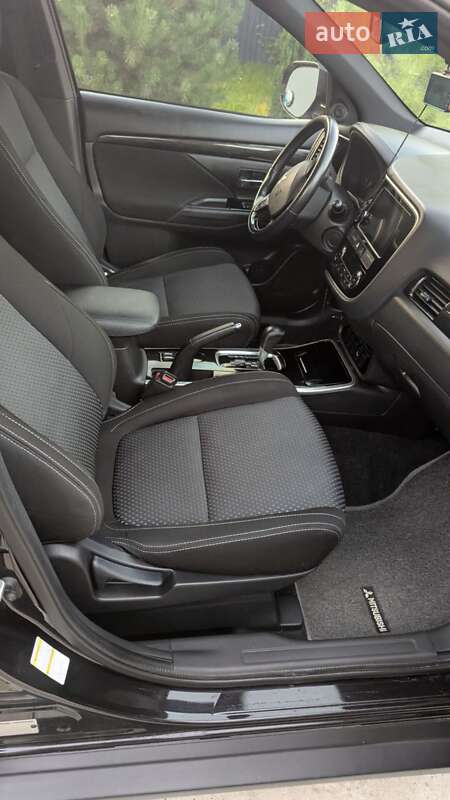 Внедорожник / Кроссовер Mitsubishi Outlander 2018 в Хмельницком