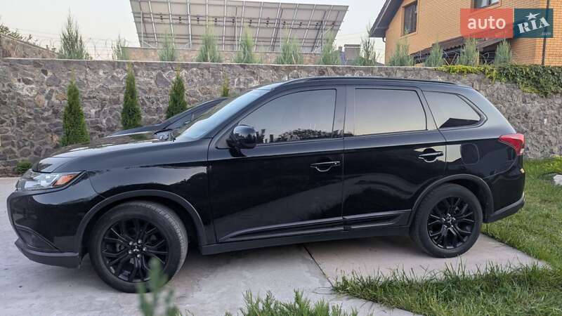Внедорожник / Кроссовер Mitsubishi Outlander 2018 в Хмельницком