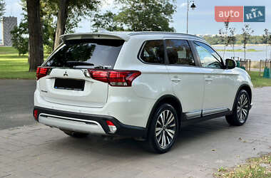 Внедорожник / Кроссовер Mitsubishi Outlander 2021 в 