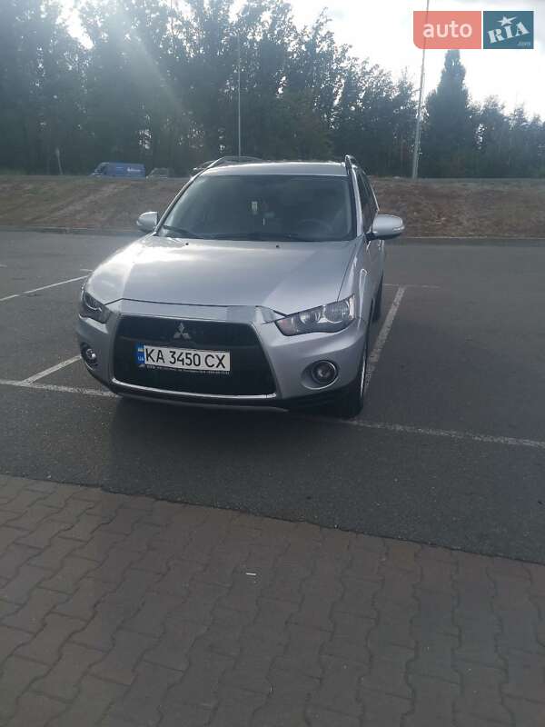 Внедорожник / Кроссовер Mitsubishi Outlander 2012 в Киеве