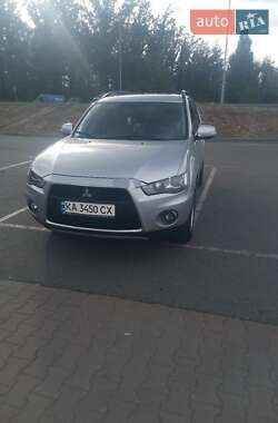 Внедорожник / Кроссовер Mitsubishi Outlander 2012 в 