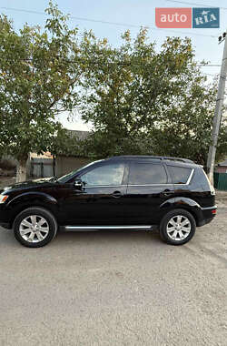 Внедорожник / Кроссовер Mitsubishi Outlander 2011 в 