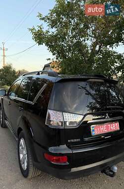 Внедорожник / Кроссовер Mitsubishi Outlander 2011 в 
