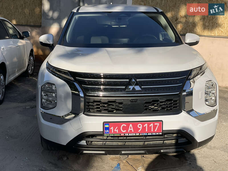 Внедорожник / Кроссовер Mitsubishi Outlander 2022 в Запорожье