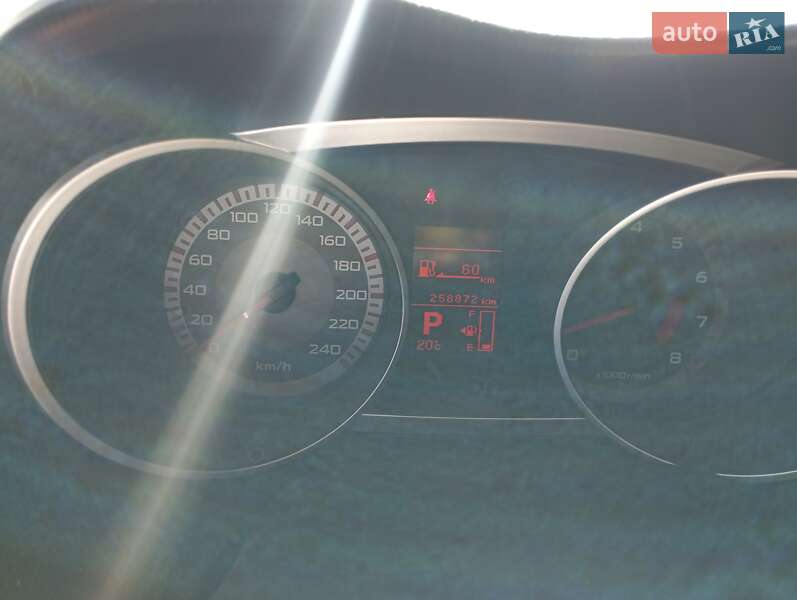 Позашляховик / Кросовер Mitsubishi Outlander 2007 в Києві