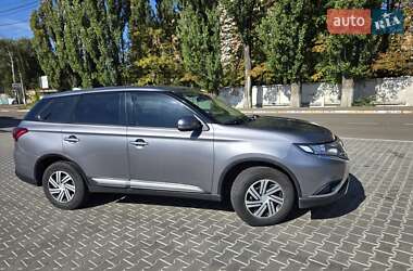 Внедорожник / Кроссовер Mitsubishi Outlander 2019 в 