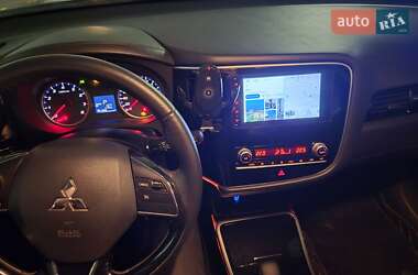 Внедорожник / Кроссовер Mitsubishi Outlander 2019 в 