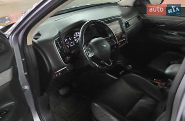 Внедорожник / Кроссовер Mitsubishi Outlander 2020 в 