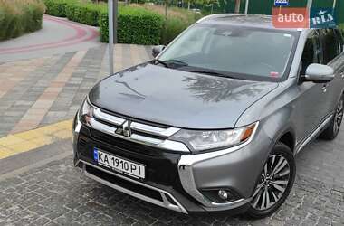 Внедорожник / Кроссовер Mitsubishi Outlander 2020 в 