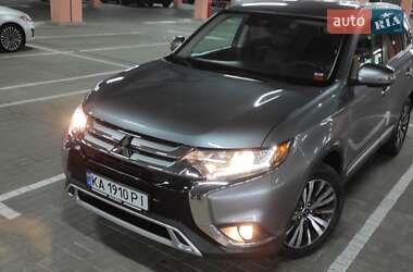 Внедорожник / Кроссовер Mitsubishi Outlander 2020 в 