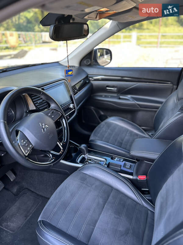 Позашляховик / Кросовер Mitsubishi Outlander 2019 в Харкові