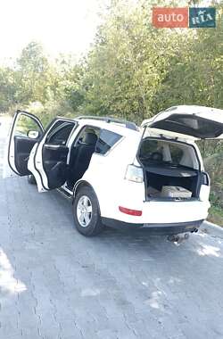 Внедорожник / Кроссовер Mitsubishi Outlander 2012 в 