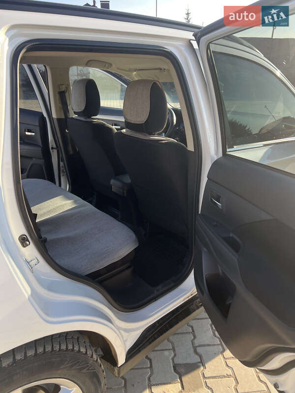 Позашляховик / Кросовер Mitsubishi Outlander 2012 в Дунаївцях