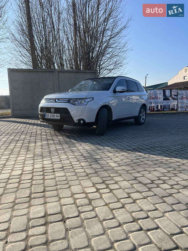 Позашляховик / Кросовер Mitsubishi Outlander 2012 в Дунаївцях