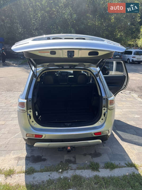 Позашляховик / Кросовер Mitsubishi Outlander 2015 в Львові