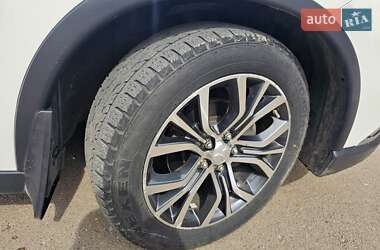 Позашляховик / Кросовер Mitsubishi Outlander 2015 в Сумах