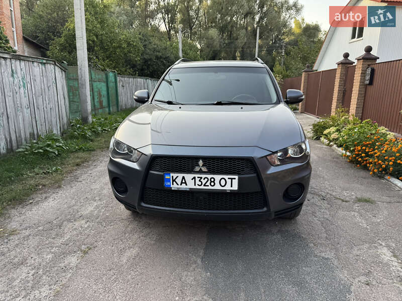 Mitsubishi Outlander 2011
