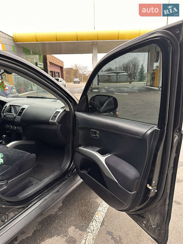 Позашляховик / Кросовер Mitsubishi Outlander 2012 в Василькові