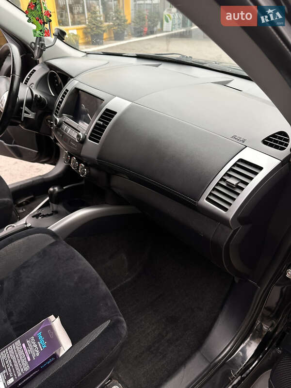 Позашляховик / Кросовер Mitsubishi Outlander 2012 в Василькові